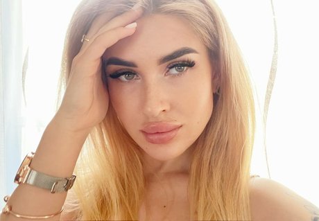 olivia sweetty 高品質スター 写真