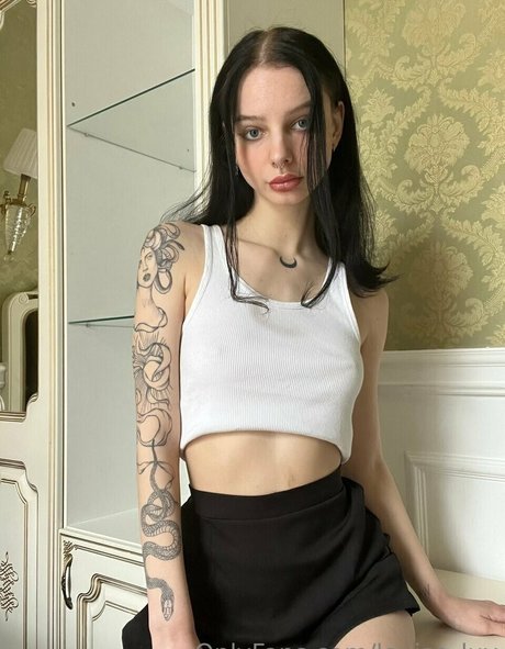 Louise luv トップモデル 写真
