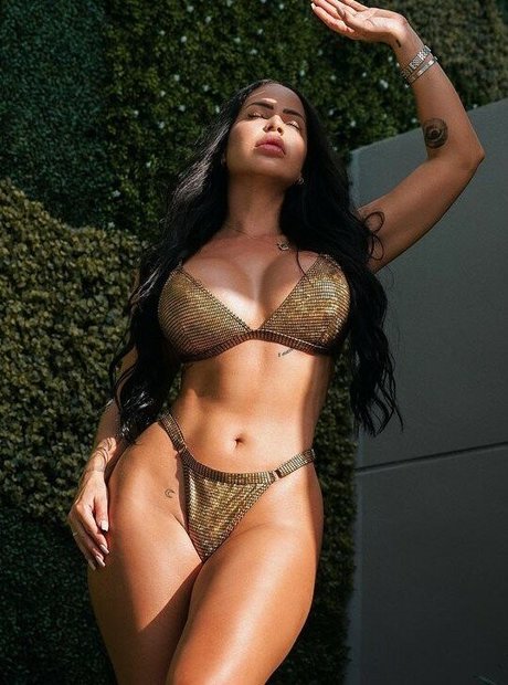 Leidys Ortiz アートモデル 写真