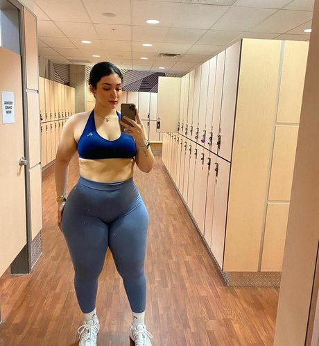 巨乳ソロオンリーファンズ セクシーヌード 写真