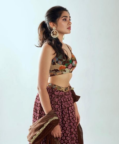 Krithi Shetty ポルノスター アダルト 写真
