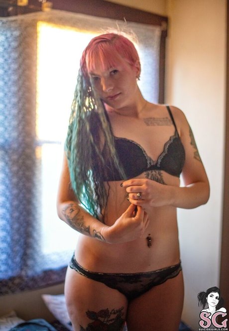 Venomousrose アートモデル 写真