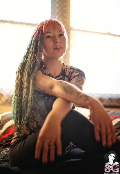 Venomousrose ポルノスター 裸 写真