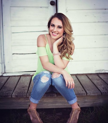 Emilee Atchley アートスター 画像