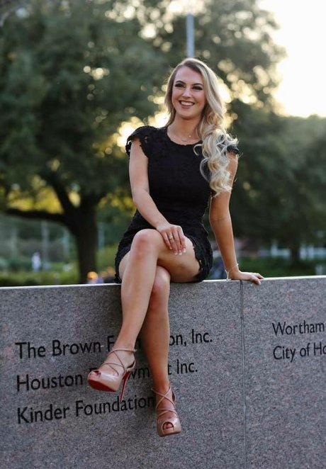 Emilee Atchley かわいいモデル 画像