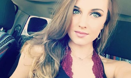 Emilee Atchley アートモデル 画像