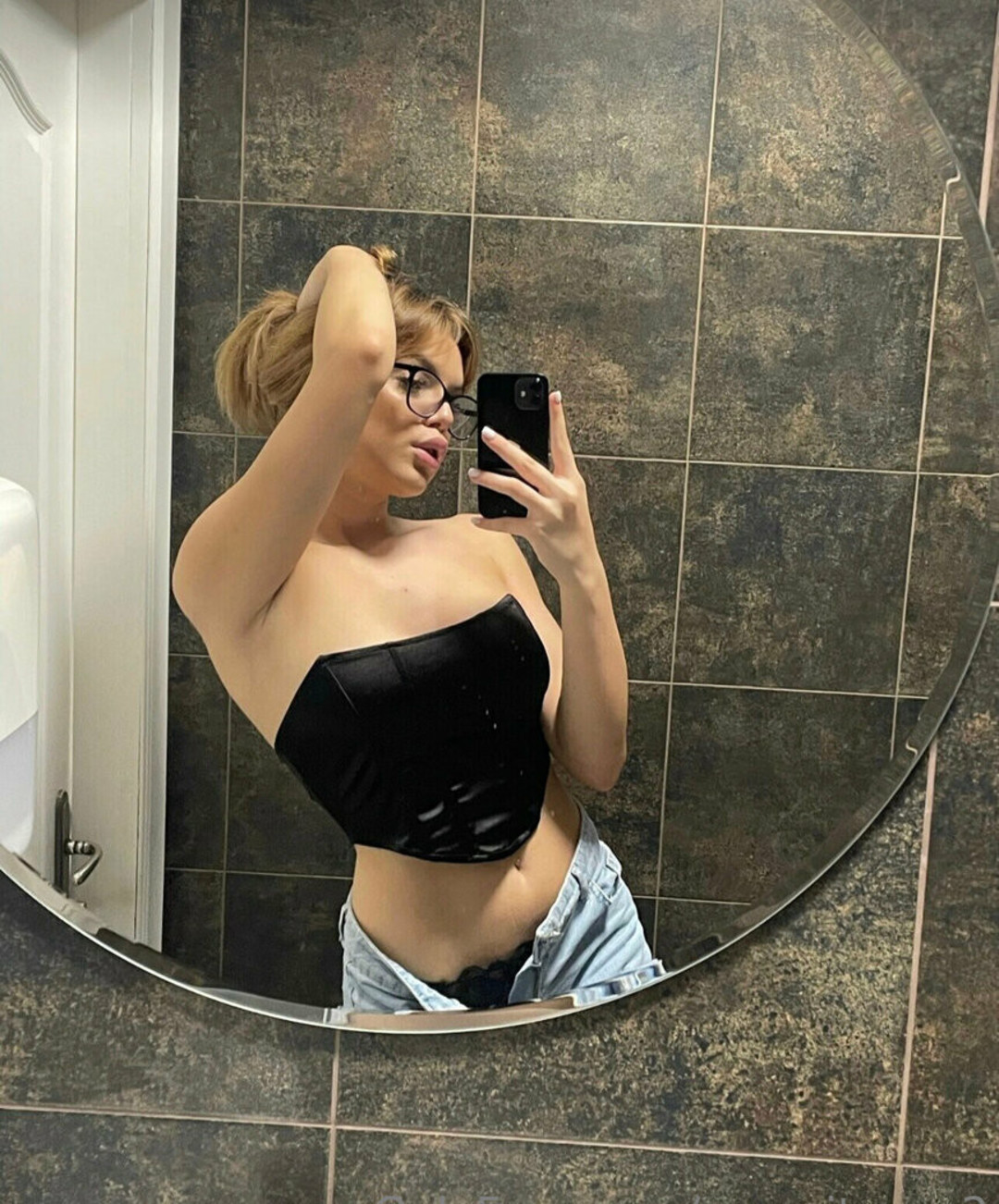 vvelliciiavip 無料モデル 画像