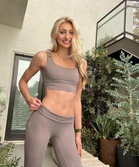 Cameron Brink ポルノモデル ギャラリー