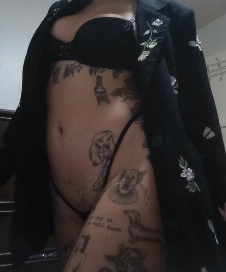 Radsugardad エロティックモデル 写真