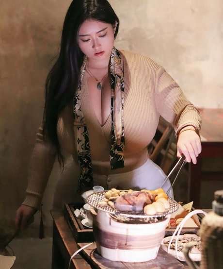 美しい黒檀のオンリーファンズ ホットセクシー 写真