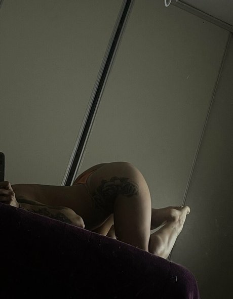 潮吹き オンリーファンズ セクシーヌード 写真