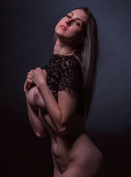 Monika Pazusinski 美しいスター 画像
