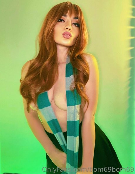 黒檀の厚いオンリーファンズ セクシーヌード 写真