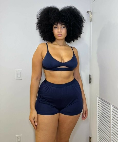 Shadia Ampadu セクシーモデル アーカイブ