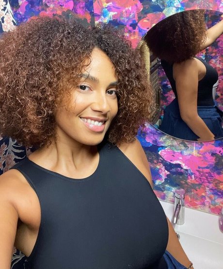 Shadia Ampadu 裸のポルノスター 写真