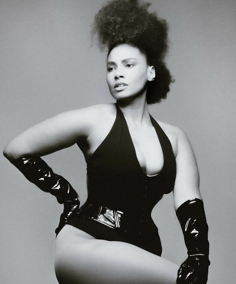 Shadia Ampadu スター ヌード 写真