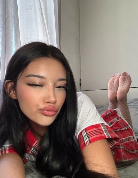 Naribnb セクシーモデル 写真