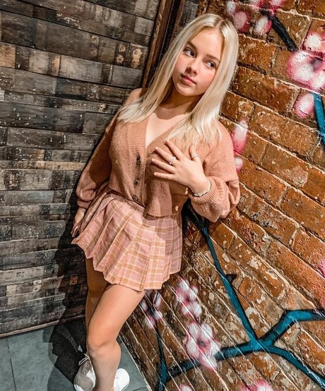 Brooke Marsden ヌードモデル 写真
