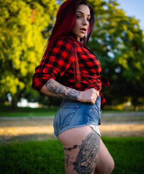 Sinnful official ヌードのポルノスター 写真