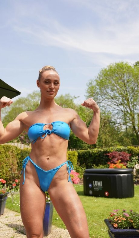 背の高い熟女オンリーファンズ 美しいヌード 画像