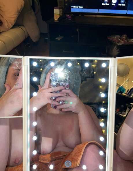 ラテン系熟女オンリーファンズ セクシー 写真