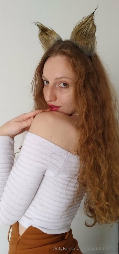 laviniatiburski エロティックなモデル 写真