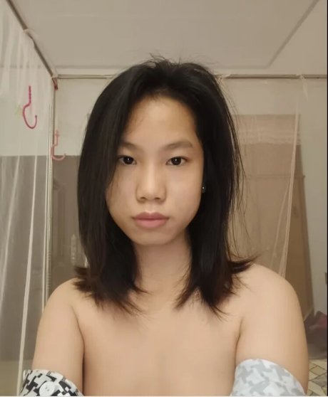 alittlesweetplum エロティックモデル 画像