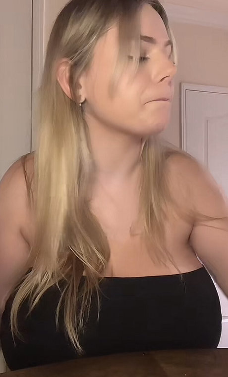 Emspensiveemily 美しい女優 画像