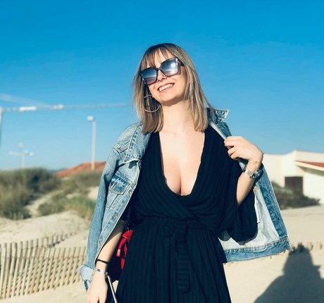 ブラジルの巨乳オンリーファンズ セクシーヌード 写真