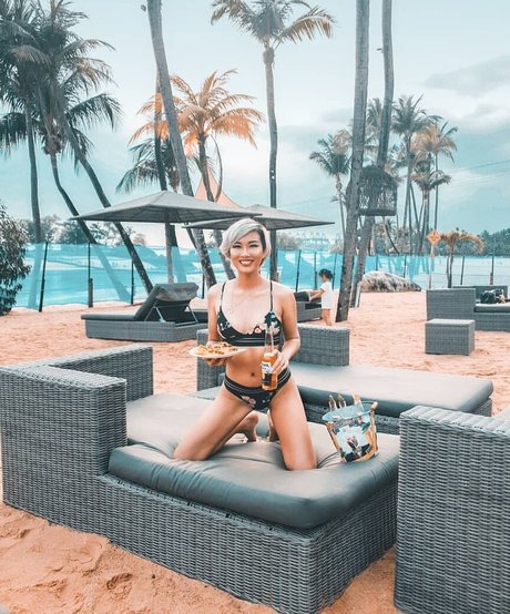 痩せた美女オンリーファンズ アートヌード 写真