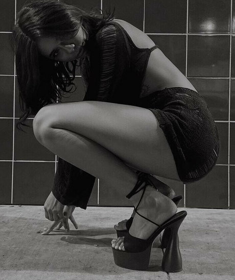 stxrgirllmeenaa セクシーモデル 写真