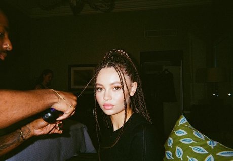 Nico Parker ポルノモデル 写真