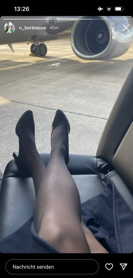 Allaboutfeetandnylons エロティック女優 アーカイブ