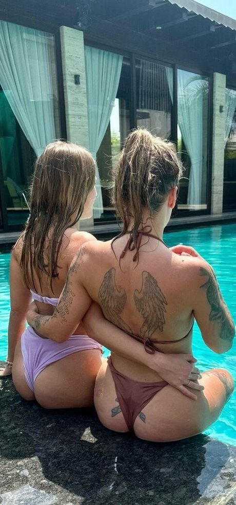 Silvia and Eveline Dellai 裸のモデル 写真