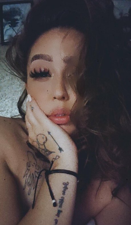 Amysonly145 top profile image