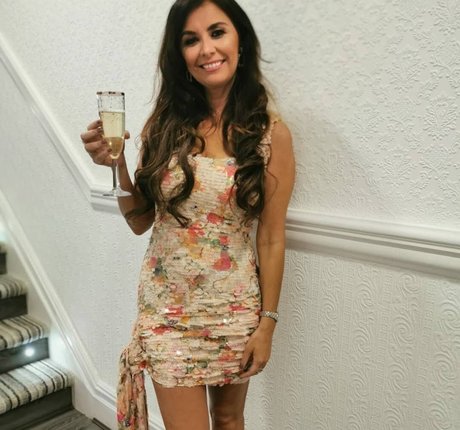 毛深い足のオンリーファンズ ホットセクシー 写真