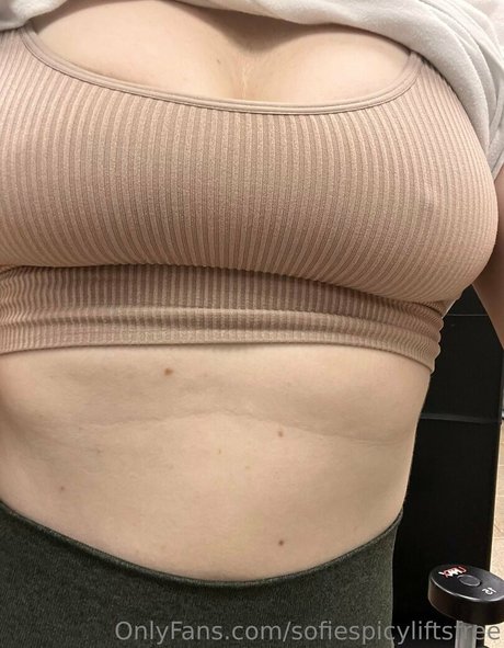 thetoplesstrainer アートスター 写真