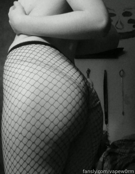 毛深い女の子のオンリーファンズ ホット裸 写真