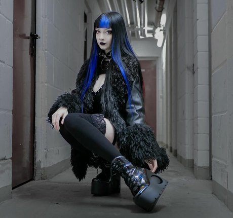 CreepyCassy アート女優 画像