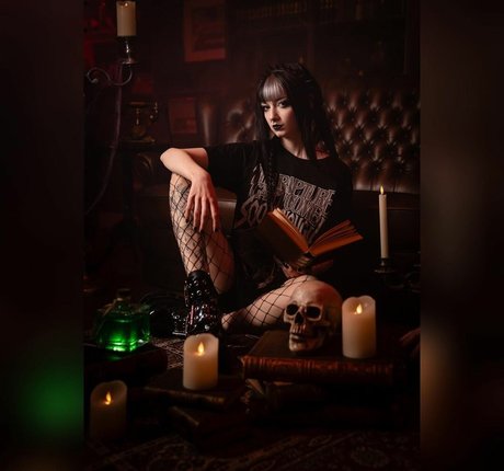 CreepyCassy 裸の女優 写真