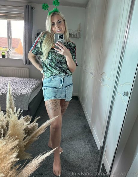 曲線美のラテン系オンリーファンズ 美しい 写真