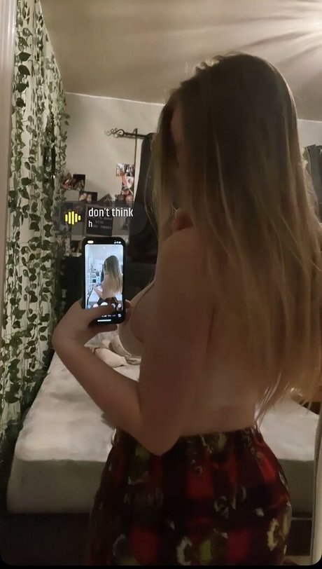 Hailey Frizzell 女優 画像