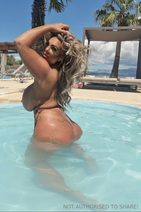 小さいペニスのオンリーファンズ アート裸 画像