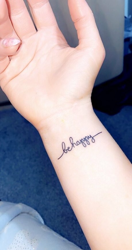 黒檀の厚いオンリーファンズ ポルノ 画像