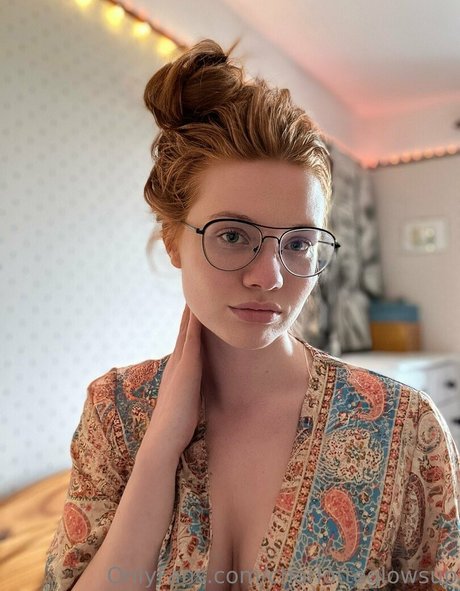 charlotteglowsup ポルノスター 裸 写真