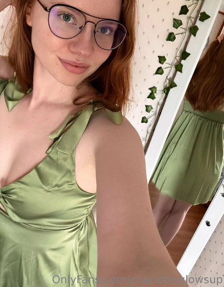 charlotteglowsup セクシーモデル 写真