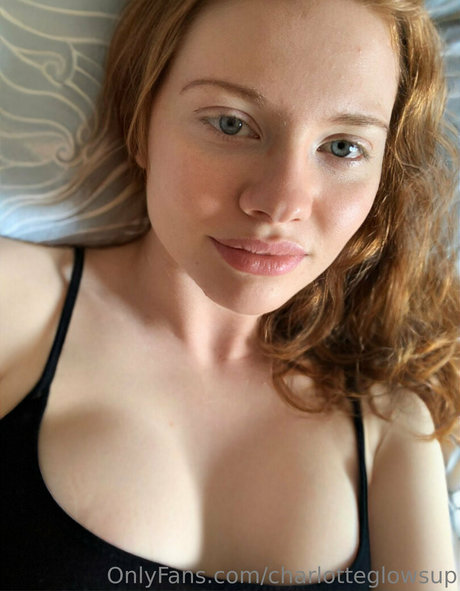 charlotteglowsup トップ女優 画像