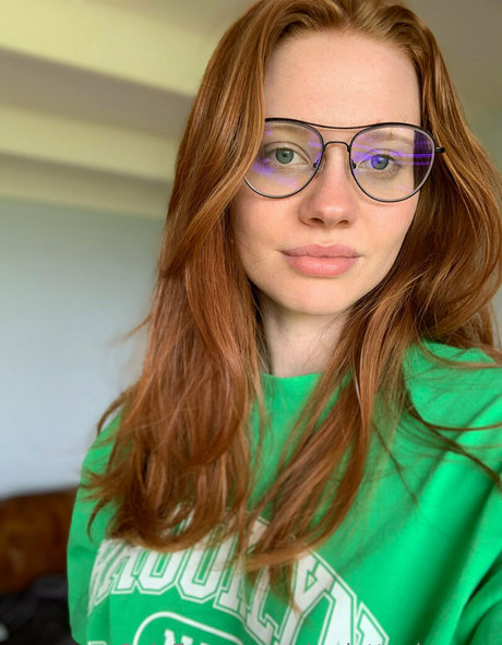 charlotteglowsup ヌード女優 画像