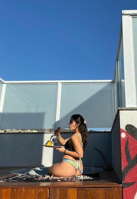 Debora Aladim エロティックなモデル 画像