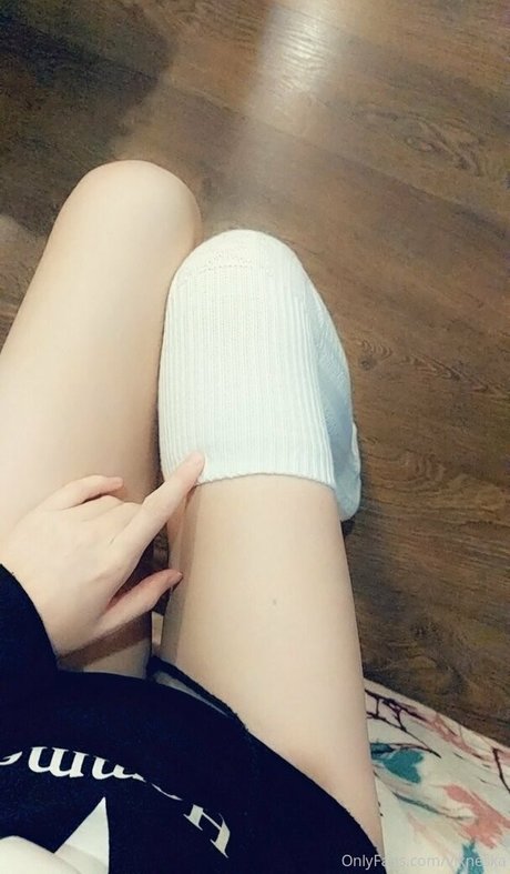 オンリーファンズでオナニーする ホット裸 画像